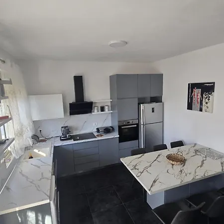 Eriona Βίλα Baks-Rrjoll